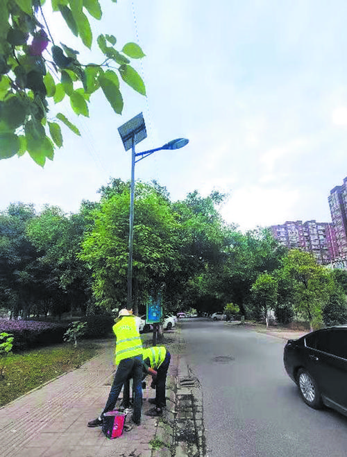 太阳能-太阳能路灯上岗照亮市民回家路